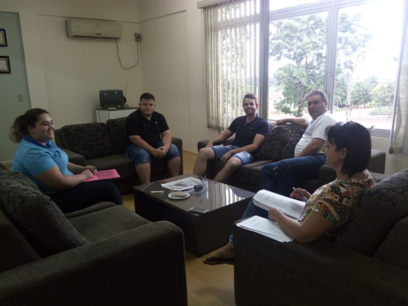 REUNIÃO COM OS UNIVERSITÁRIOS